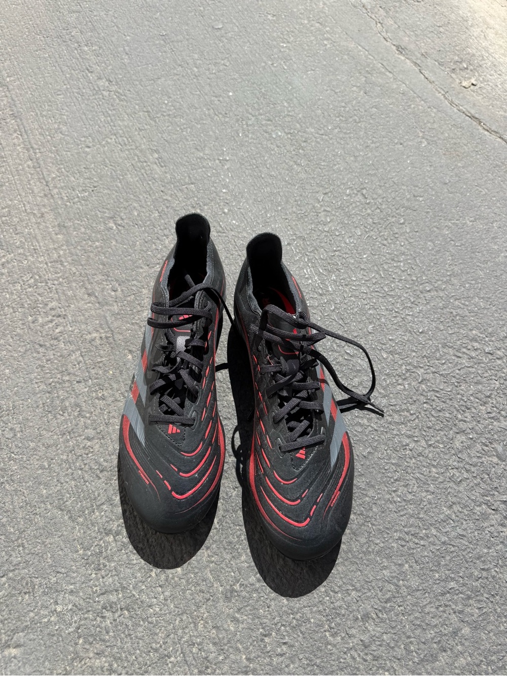 Soccer cleats - Picture 3 of 3